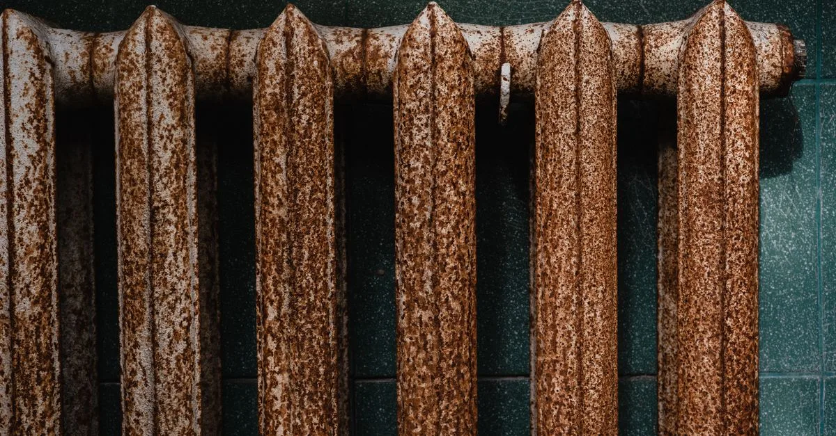 découvrez comment une pompe à chaleur peut améliorer le confort thermique et réduire les coûts énergétiques dans une vieille maison mal isolée.