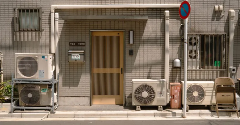 découvrez comment choisir une pompe à chaleur adaptée à une vieille maison mal isolée pour améliorer le confort et réduire votre consommation d'énergie.