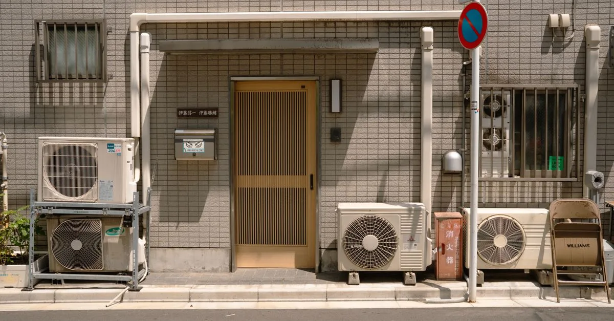 découvrez comment choisir une pompe à chaleur adaptée à une vieille maison mal isolée pour améliorer le confort et réduire votre consommation d'énergie.