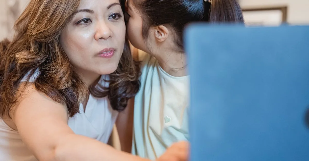 améliorez la communication entre parents et enfants adultes grâce à des conseils pratiques et des stratégies efficaces pour renforcer les liens familiaux.