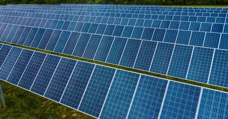découvrez nos panneaux solaires performants pour une énergie propre et durable, adaptés à tous vos besoins énergétiques domestiques et professionnels.