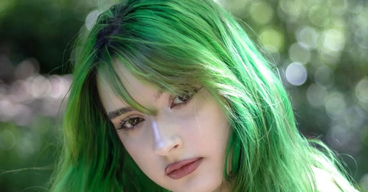essayez notre changeur de couleur de cheveux virtuel pour visualiser instantanément de nouvelles nuances de cheveux en ligne. transformez votre look sans engagement !