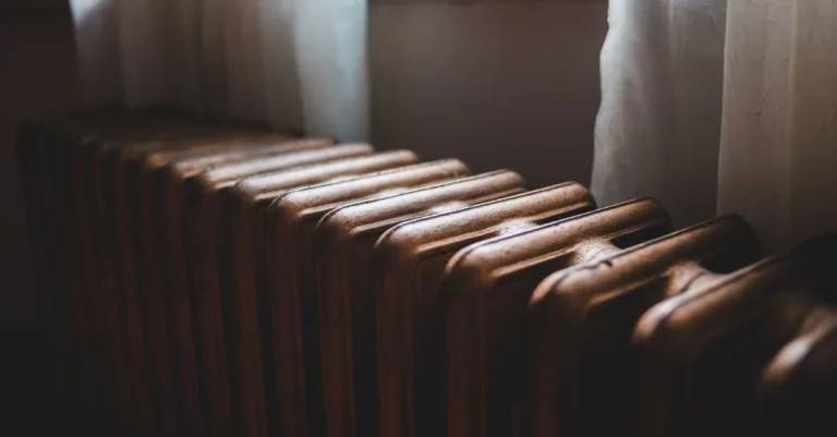 découvrez notre système de chauffage écologique, conçu pour réduire votre empreinte carbone tout en offrant une chaleur confortable et économique.