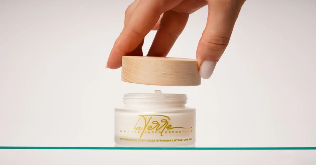 crème anti-âge efficace pour réduire les rides, raffermir la peau et retrouver une apparence jeune et éclatante.