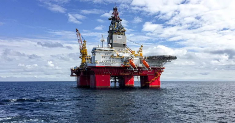découvrez les technologies avancées pour l'exploration et l'exploitation en eaux profondes, alliant innovation et sécurité dans l'industrie offshore.