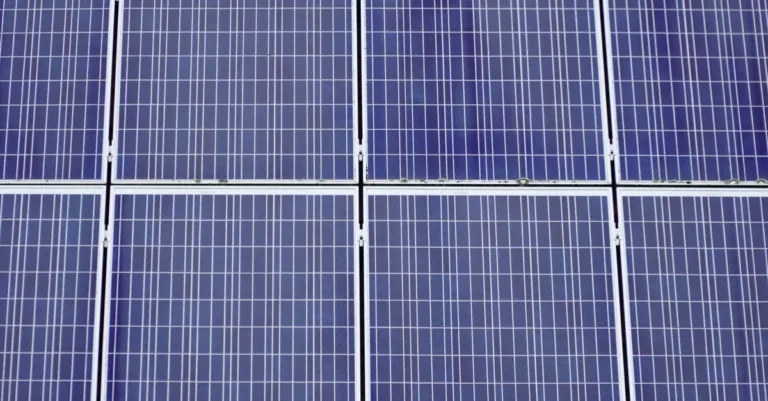 découvrez nos solutions de panneaux solaires performants et écologiques pour produire votre propre énergie renouvelable et réduire vos factures d'électricité.