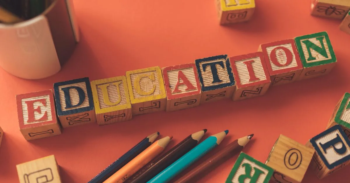découvrez l'importance de l'alphabétisation précoce pour le développement des compétences en lecture et en écriture chez les jeunes enfants.